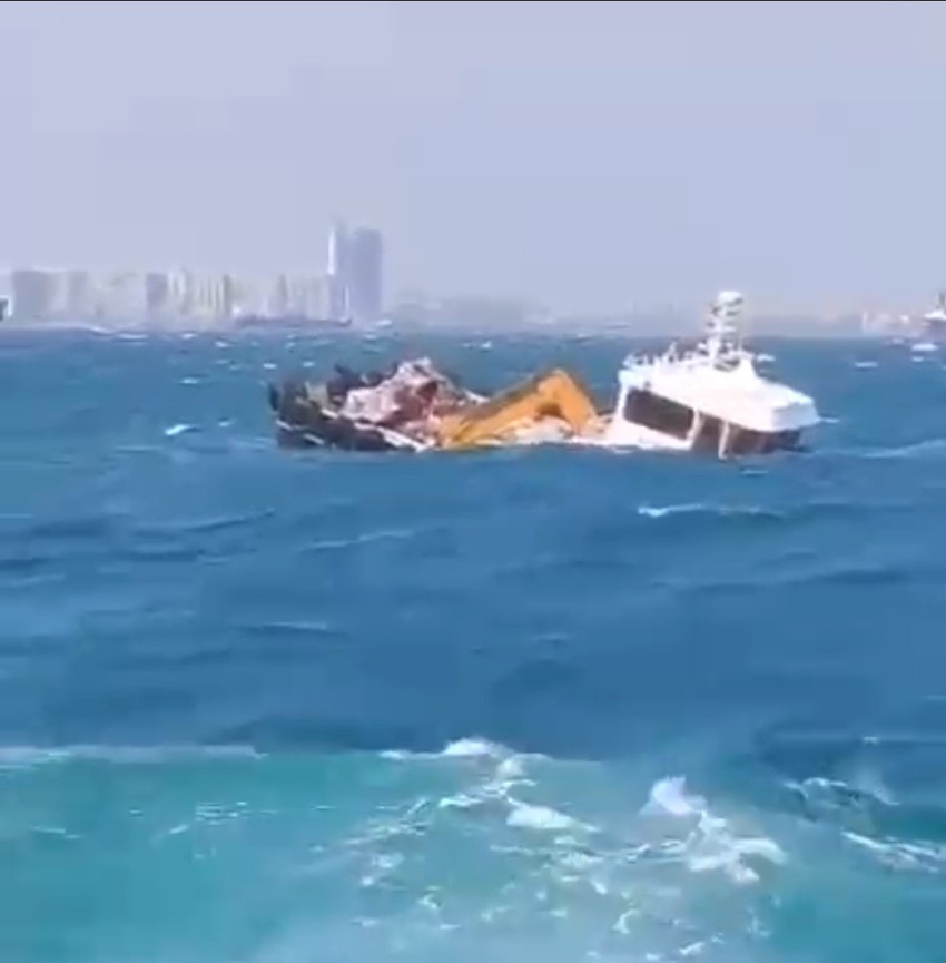 İstanbul’da kuvvetli fırtına nedeniyle tekne battı: 4 kişi kurtarıldı - Resim : 1