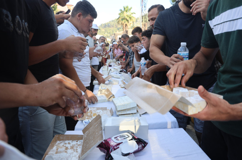 3 dakikada 1 kilo 100 gram lokum yedi, ödülü kaptı - Resim : 1
