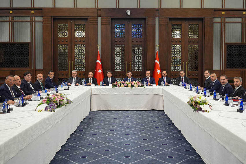 Cevdet Yılmaz TİSK heyetini kabul etti: OVP’yi ortak akıl ve istişare zemininde hazırlıyoruz - Resim : 1