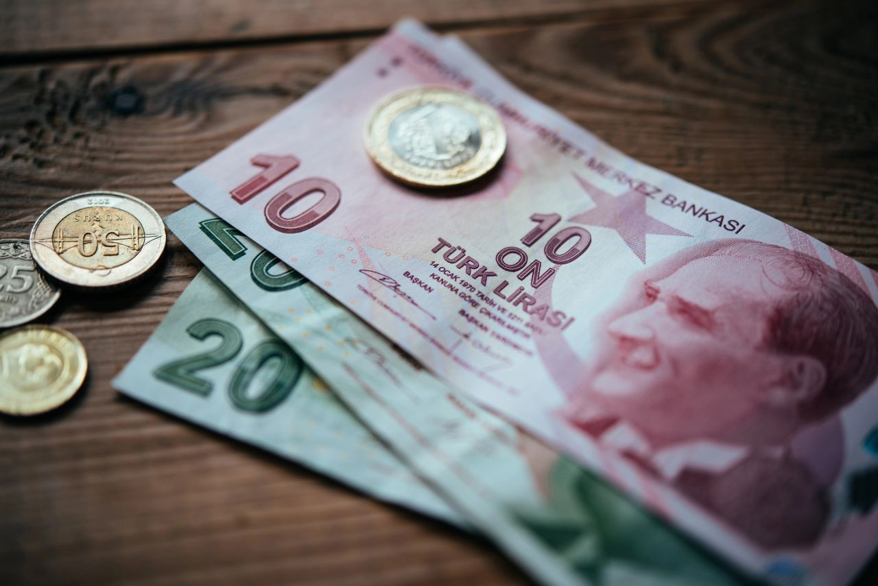 Asgari ücret Ocak 2026’da ne kadar zamlanacak? Özgür Erdursun’dan ilk oran geldi - Resim: 2