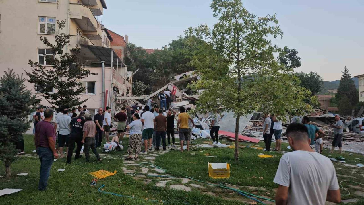 Balıkesir depremi yıkılan ve hasarlı bina var mı? Balıkesir depreminde ölü ve yaralı var mı? - Resim: 3