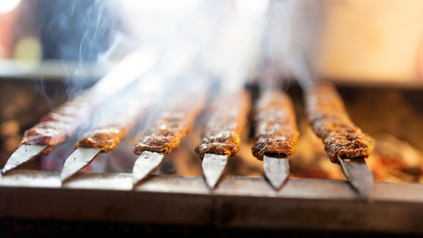 Adana kebabının tadı kaçtı! Akılalmaz hilelerle bakın neler yedirmişler - Resim : 1