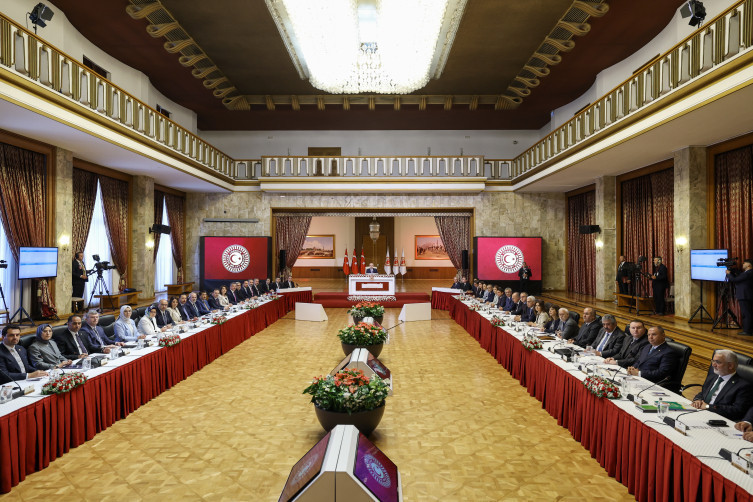 Meclis'te "Terörsüz Türkiye" için komisyon toplandı | Kurtulmuş: Burada asli meselemiz anayasa yazmak değildir - Resim : 1