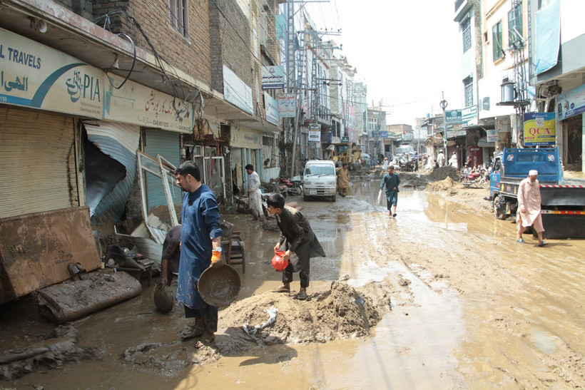 Pakistan'ı sel vurdu: Son 2 günde 351 kişi hayatını kaybetti - Resim : 1