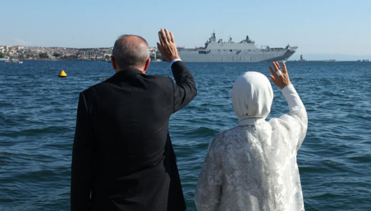 Cumhurbaşkanı Erdoğan, İstanbul Boğazı'ndan geçen gemileri selamladı