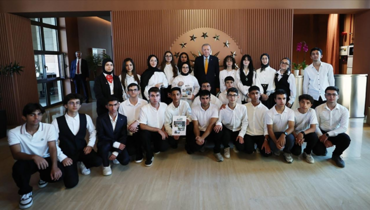 Cumhurbaşkanı Erdoğan, Maziden Atiye programı kampına katılan öğrencileri kabul etti
