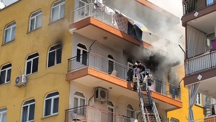 Antalya'da 5 katlı binada yangın çıktı
