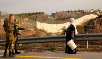 Soykırımcı İsrail, Şam'da sivillere ateş açtı