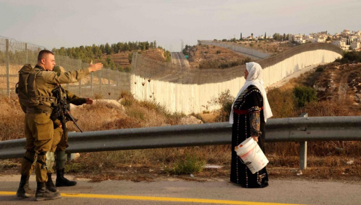 Soykırımcı İsrail, Şam'da sivillere ateş açtı
