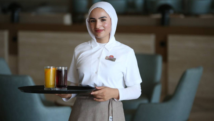 Babasının YKS çıkışında çiçekle karşıladığı öğrenci hayalindeki bölüme yerleşti