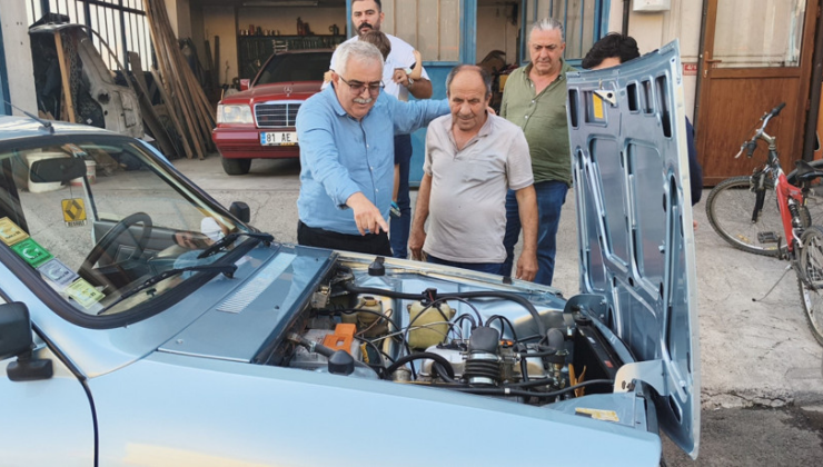 'Maviş' yeniden yollarda: 41 yıl sonra ilk otomobiline kavuştu, baştan sona restore edip torununa hediye etti!