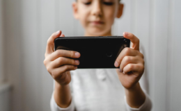 13 yaşından önce akıllı telefon kullanmak ruh sağlığını geriletiyor