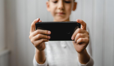 13 yaşından önce akıllı telefon kullanmak ruh sağlığını geriletiyor