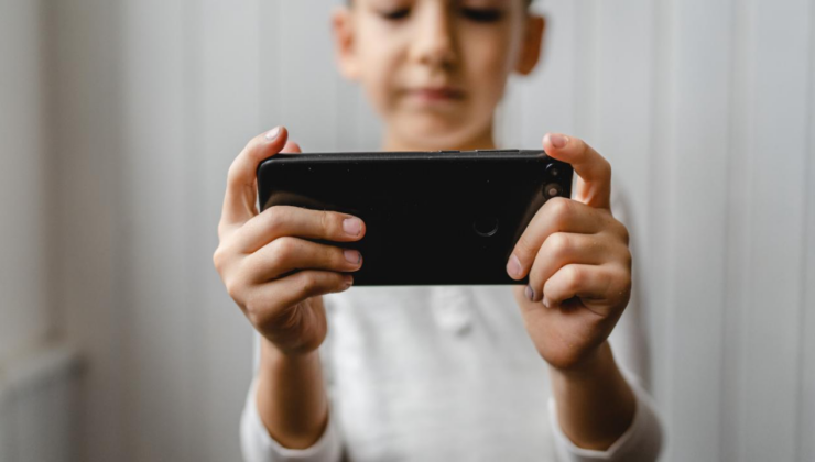 13 yaşından önce akıllı telefon kullanmak ruh sağlığını geriletiyor