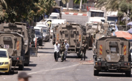 Katil İsrail ordusu Batı Şeria'nın El Halil ile Ramallah kentlerine eş zamanlı baskınlar düzenledi