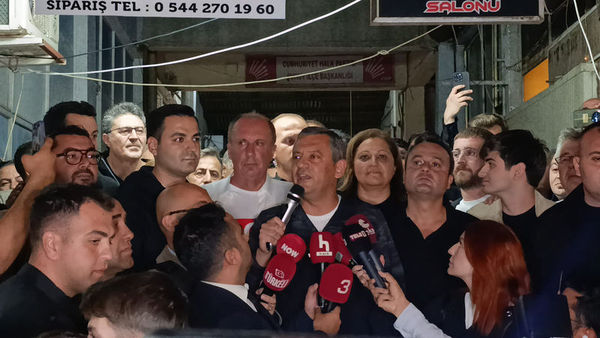 Özel'den 'Zafer Yolu' yürüyüşü