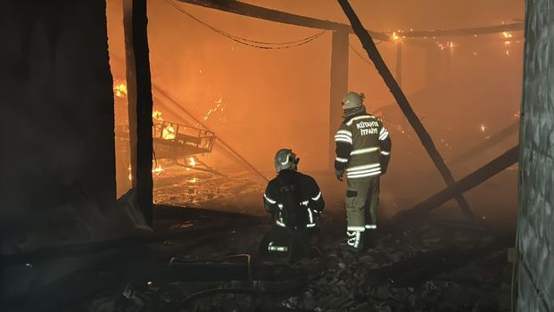 Kütahya'da 2 köy evi, 3 samanlık ve 2 ahır yandı