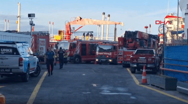 Haydarpaşa Limanı'nda gemide yangın çıktı