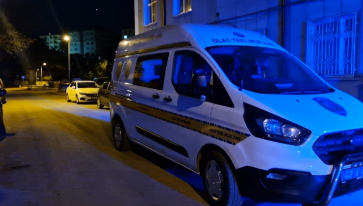 Balkona tırmandı evdeki kadının boğazını kesti!