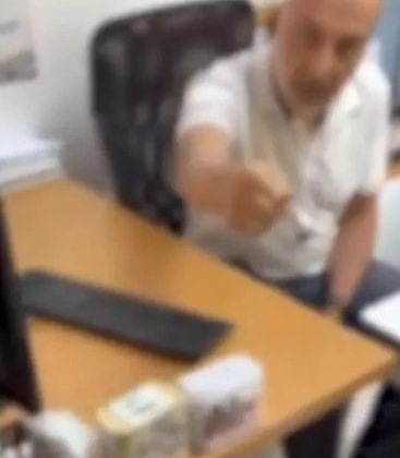 Konya'da doktorun 'teşhircilikle' suçlayıp muayene etmediği genç kız kıyafetini paylaştı