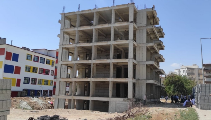 Müteahhit kendini ihbar etti, 5 katlı binasını yıktırdı! Nedeni ise takdir topladı