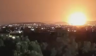 İsrail, Suriye'de ordu kışlalarını vurdu
