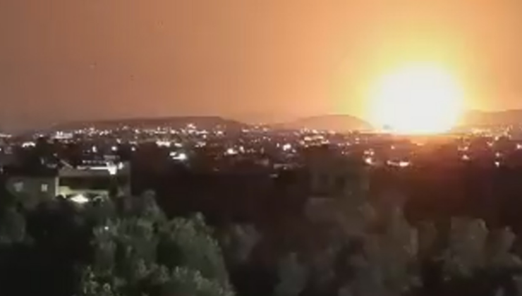 İsrail, Suriye'de ordu kışlalarını vurdu