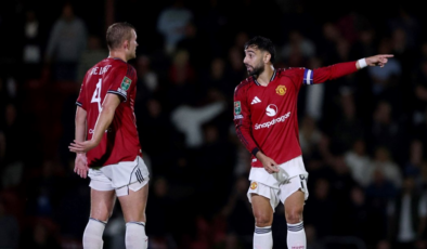 Manchester United’a soğuk duş: 4. lig takımına elendiler, tribünler sahaya indi