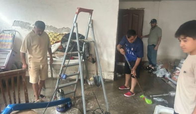 Sağanak sonrası tahliye çalışması