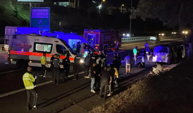 İki minibüs çarpıştı, ortalık savaş alanına döndü