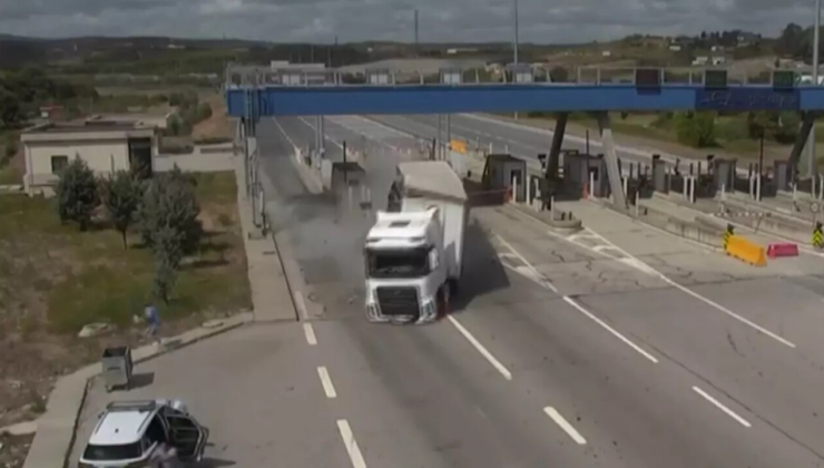 Kuzey Marmara Otoyolu’nda TIR dehşeti: Önce gişelere sonra jandarma aracına çarptı (Video)