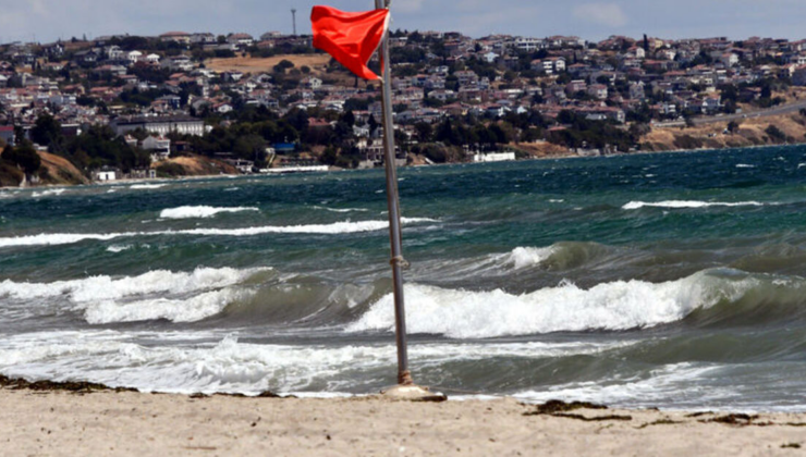 Kırmızı bayrak asıldı! Bir kentte deniz yasağı!