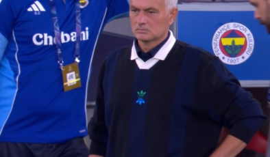 Mourinho'nun Benfica maçında giydiği kazak olay oldu