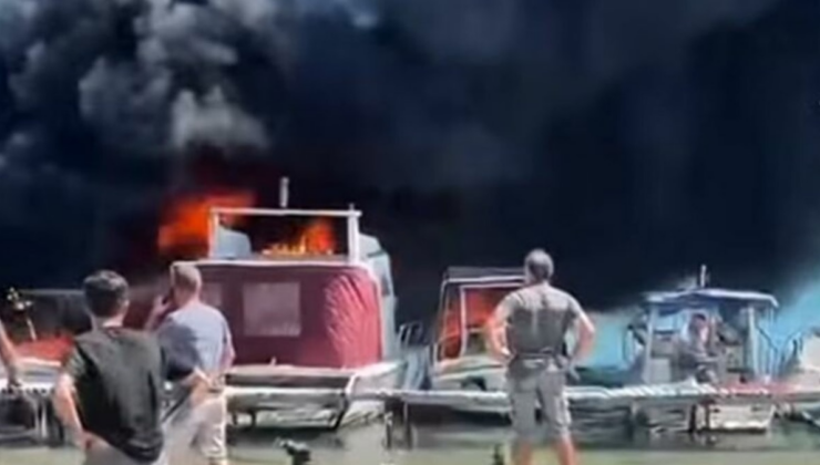 Urla'da tekne yangını