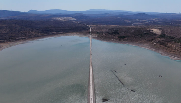 Su seviyesi düştü, eski İzmir-Çeşme kara yolu ortaya çıktı