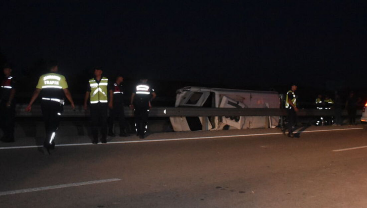 Otomobil ile midibüs çarpıştı: 10 yaralı