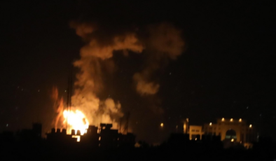 İsrail, Gazze'de Filistin Kızılayı'nı bombaladı