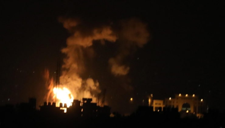 İsrail, Gazze'de Filistin Kızılayı'nı bombaladı