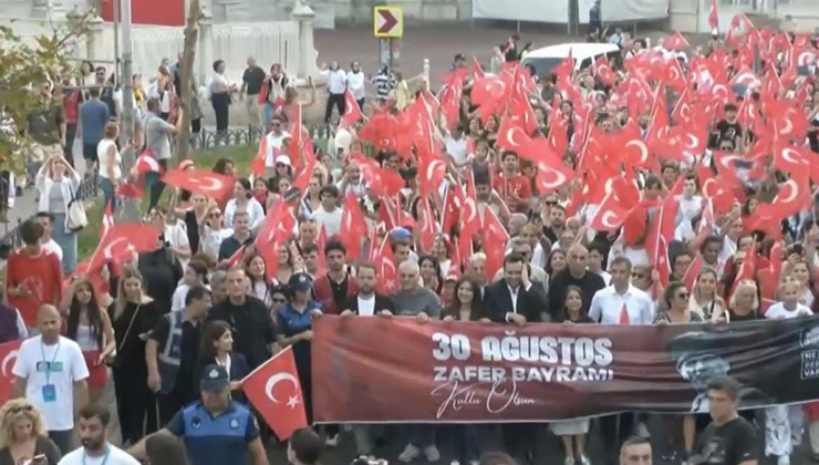 Beşiktaş'ta 30 Ağustos coşkusu: Yurttaşlar zafer için yürüdü