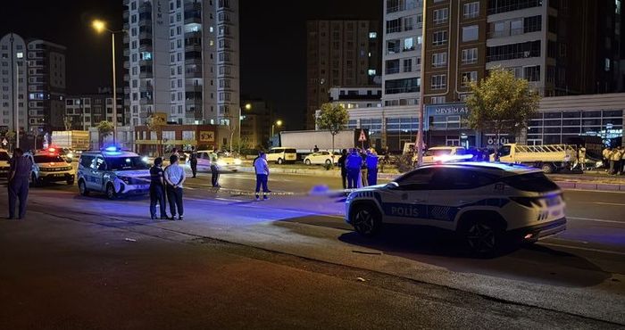 Peş peşe 2 aracın çarptığı kadın hayatını kaybetti