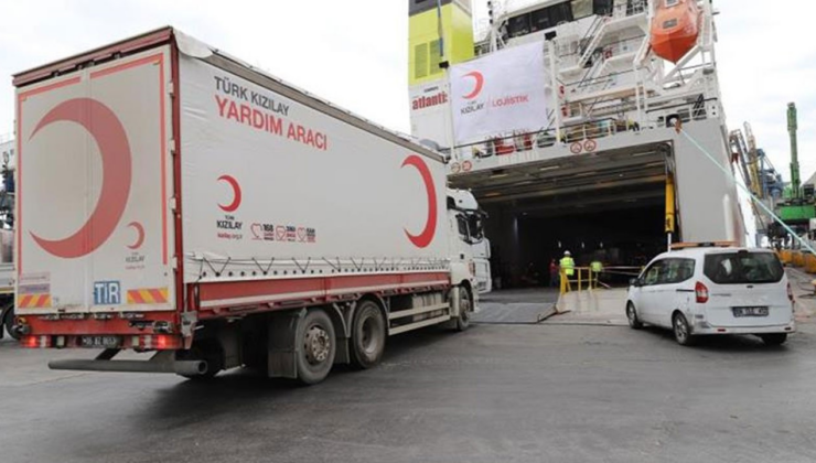 Türk Kızılay'ın Gazze'ye gıda malzemesi taşıyan 165 tırı Refah Sınır Kapısı'ndan geçmeye başladı