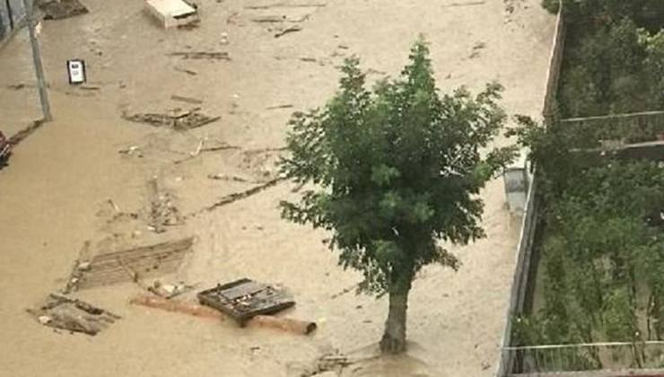 Sel ülkeyi esir aldı, 2000 kişi etkilendi