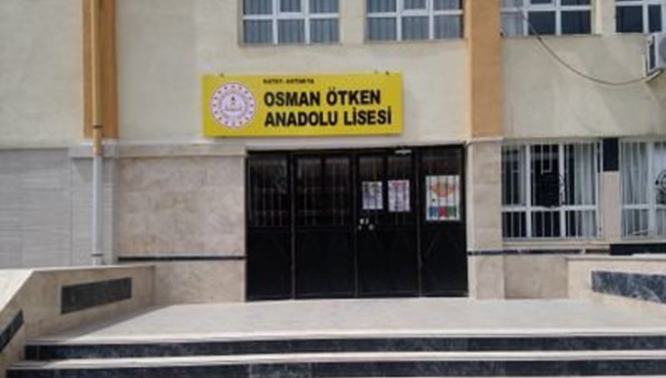 Üç lise öğrencisinin afişinden de korktular