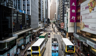 Hong Kong'da en yüksek seviye olan "siyah alarm" verildi