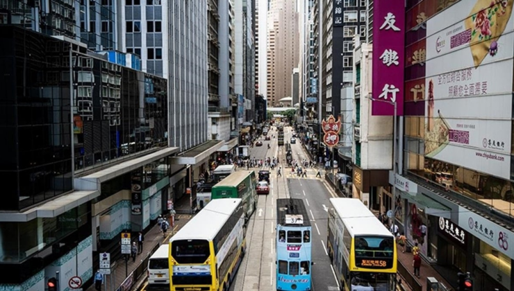 Hong Kong'da en yüksek seviye olan "siyah alarm" verildi