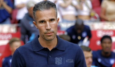 Robin van Persie: Bir tarafım Fenerbahçe'yle eşleşmeyi umuyordu