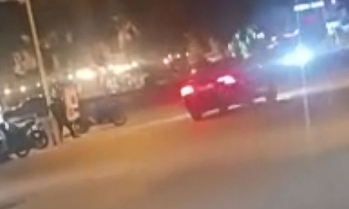 Drift yaptı, bıçakla tehdit etti