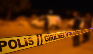 Kolonlarından ses gelen 18 daireli bina boşaltıldı