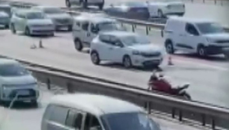 TEM'de feci kaza: Emniyet şeridindeki araca çarpıp savrulan motosiklet sürücüsüne otomobil çarptı
