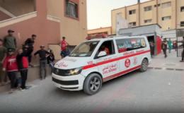 Katil İsrail'in tehlikeli yola yönlendirdiği yardım tırının devrilmesi sonucu 20 Filistinli öldü